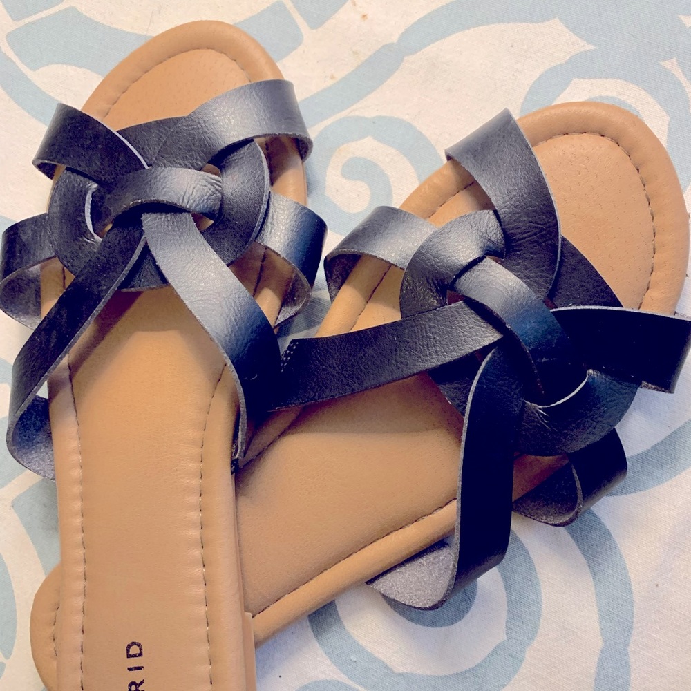Size 10 black sandals
